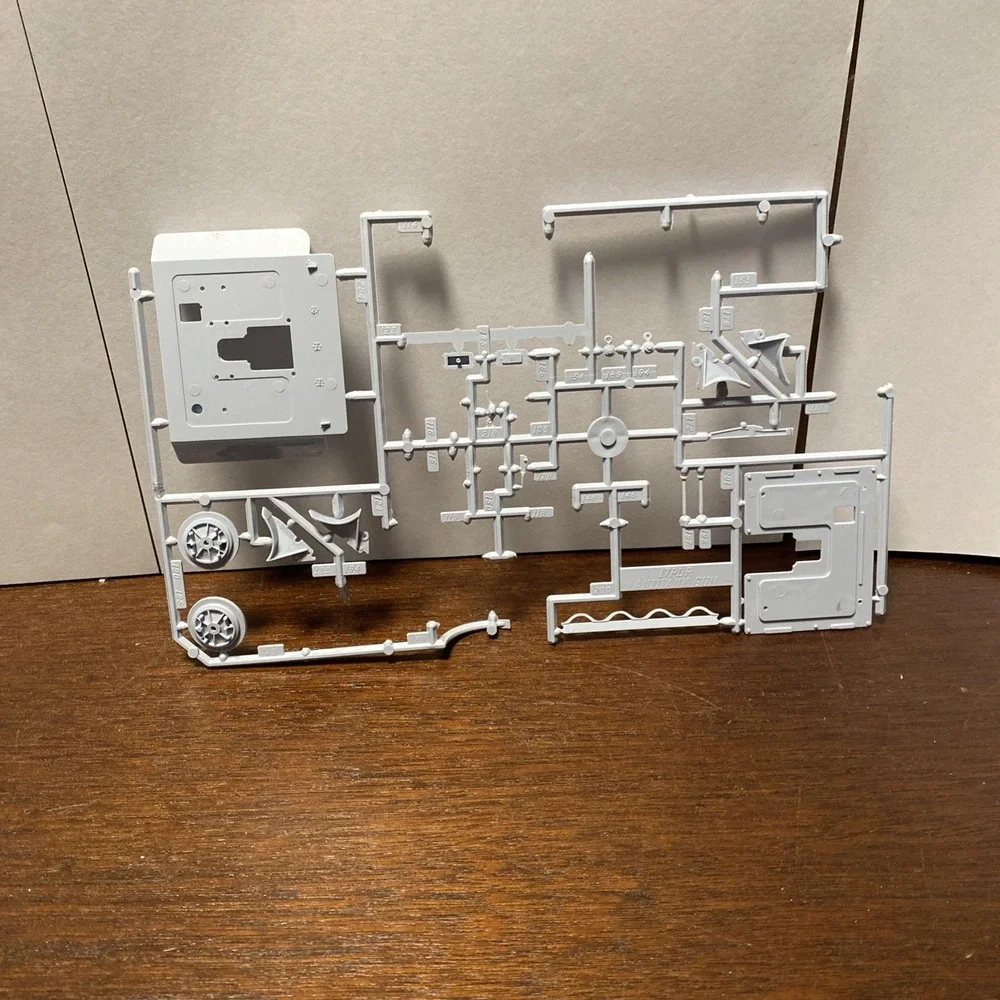 Airfix 17 Pounder‎ Anti-Tank Gun And Crew 1:32 Scale Plastic Model Kit A06361 - Picture 4 of 9